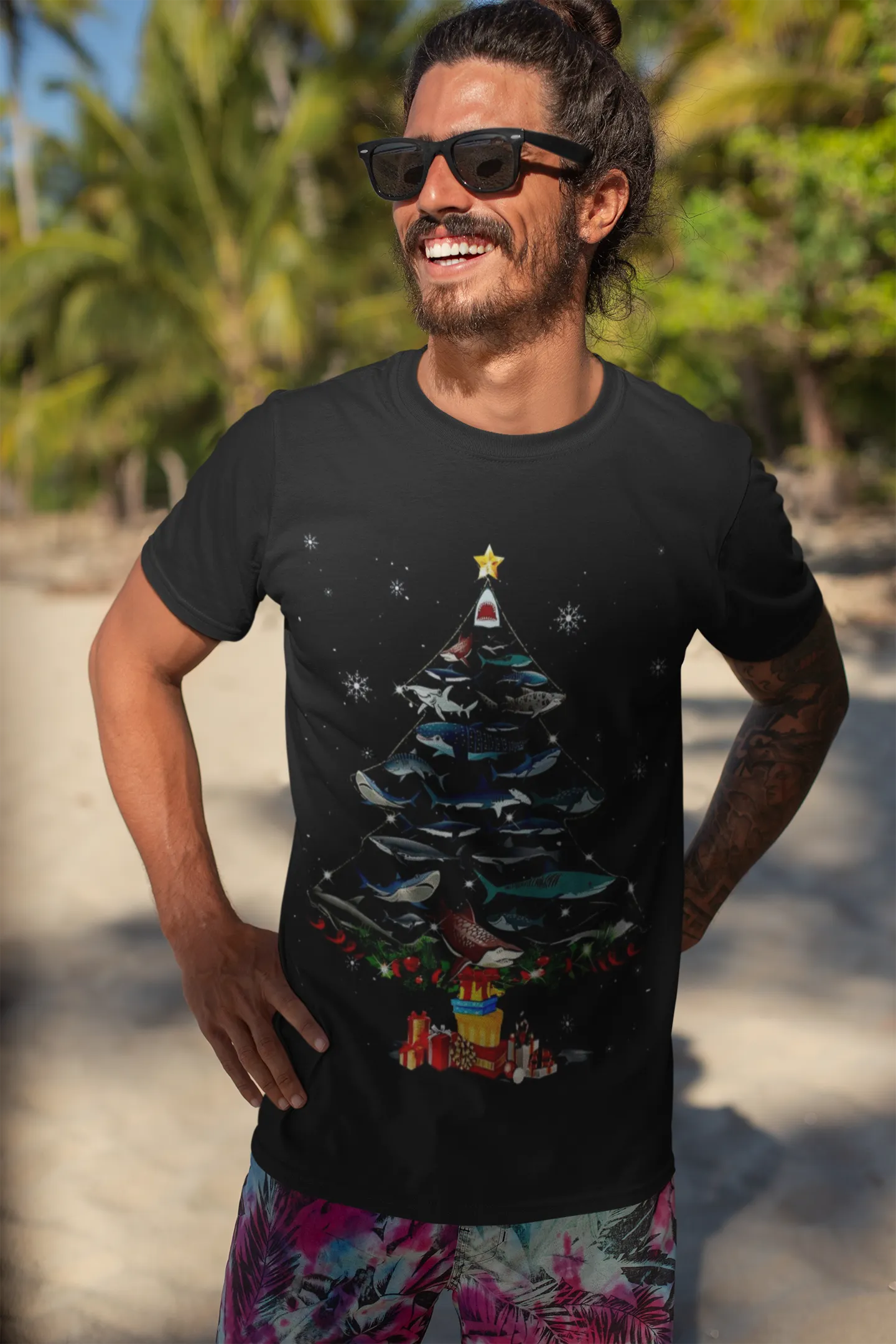 Men's T-Shirt & Hoodie: Shark Christmas Tree