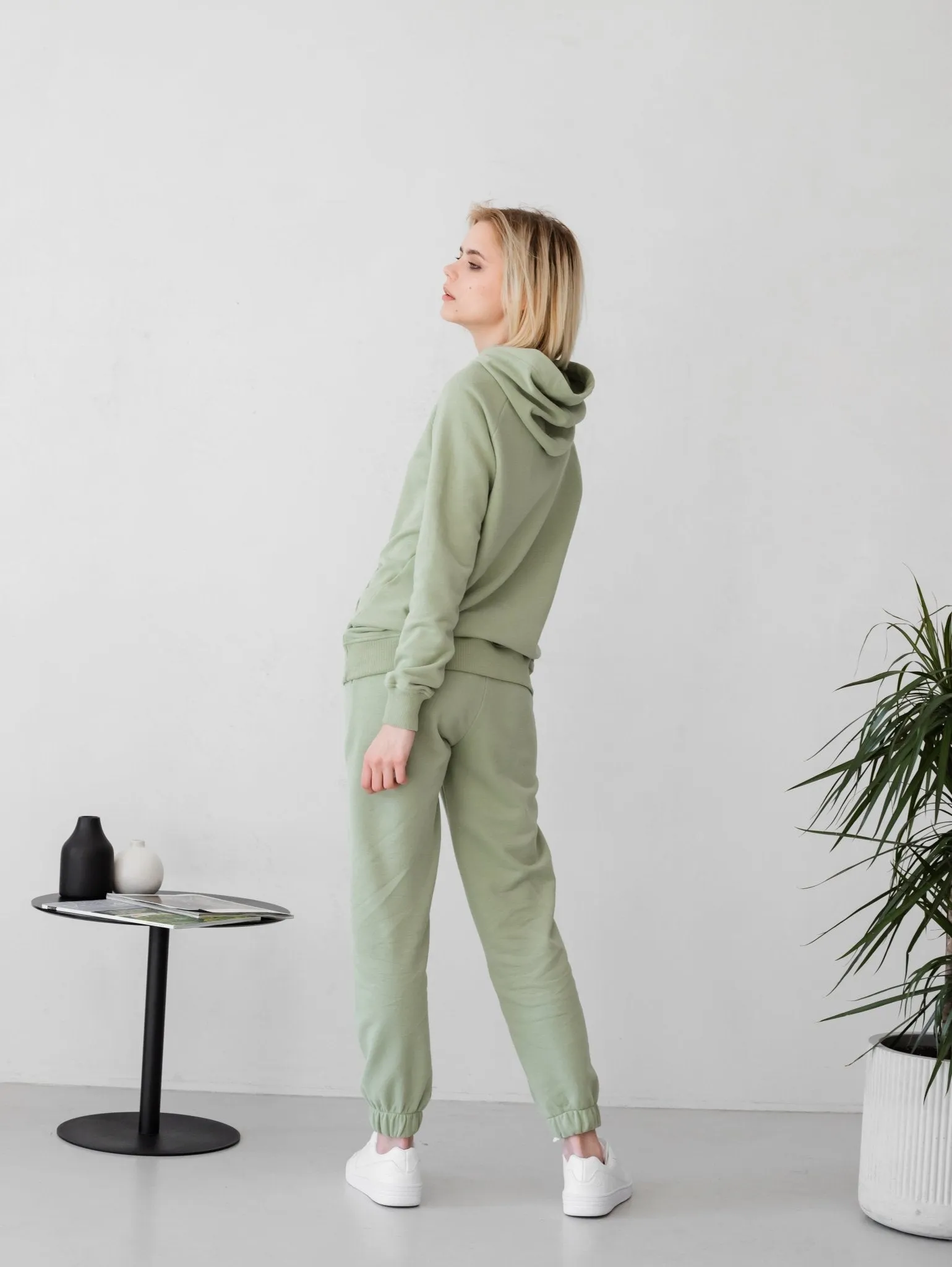 Olive Women’s Hoodie – Stylish and Comfortable Choice from Zlitay