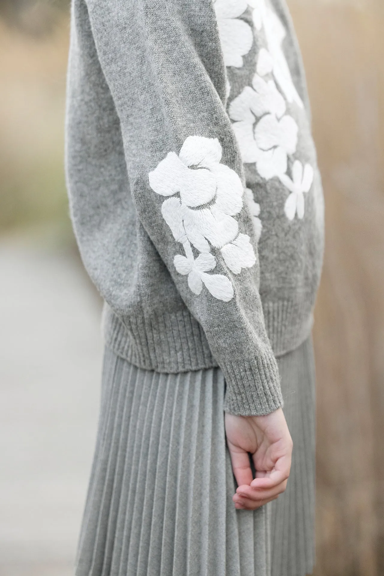 Pull - Gris broderie fleurie